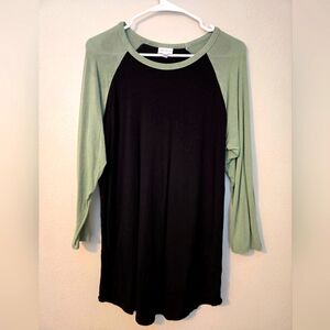 LuLaRoe Black and Green Raglan 3/4 Sleeve Tee